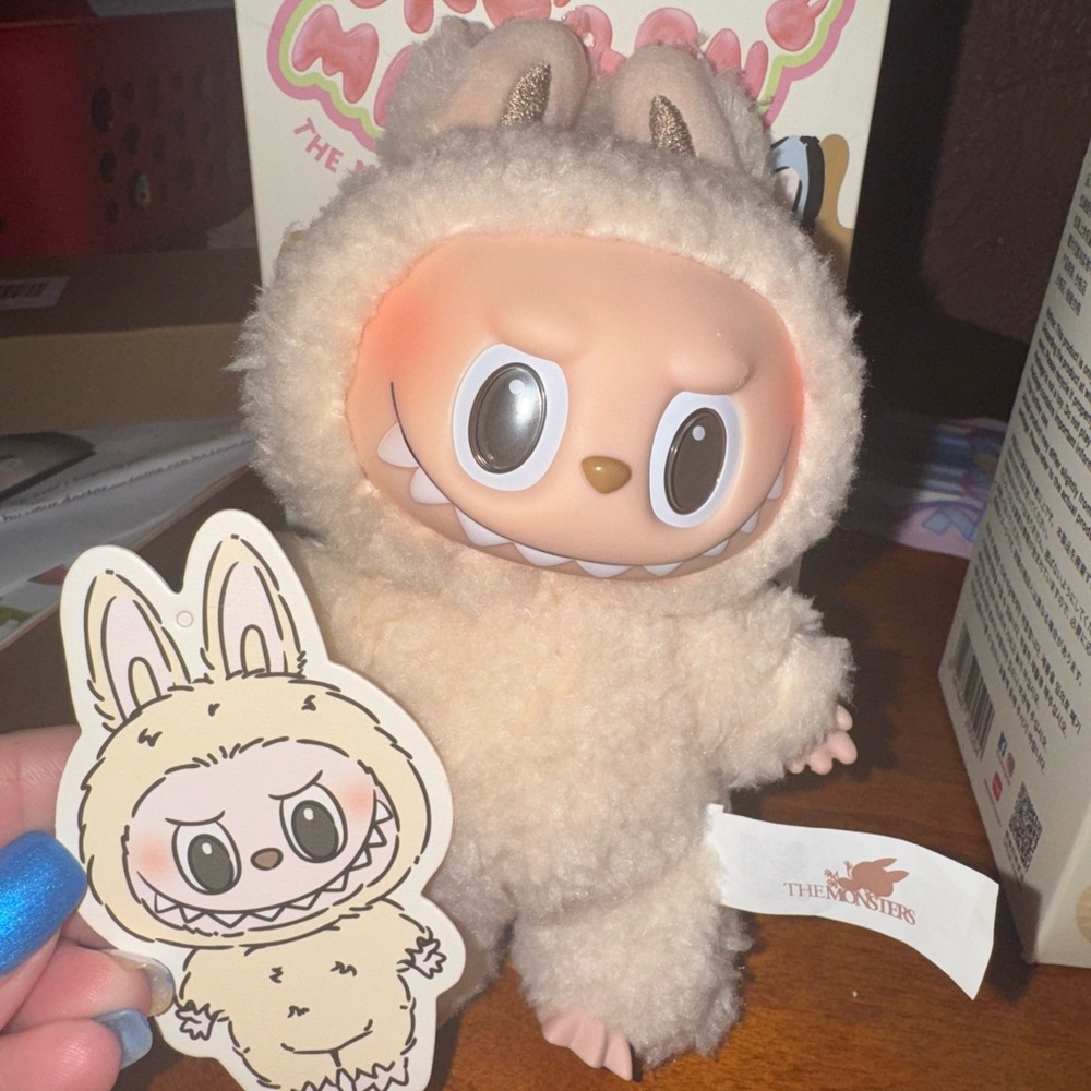 Exciting Macroon, Soy Milk Labubu